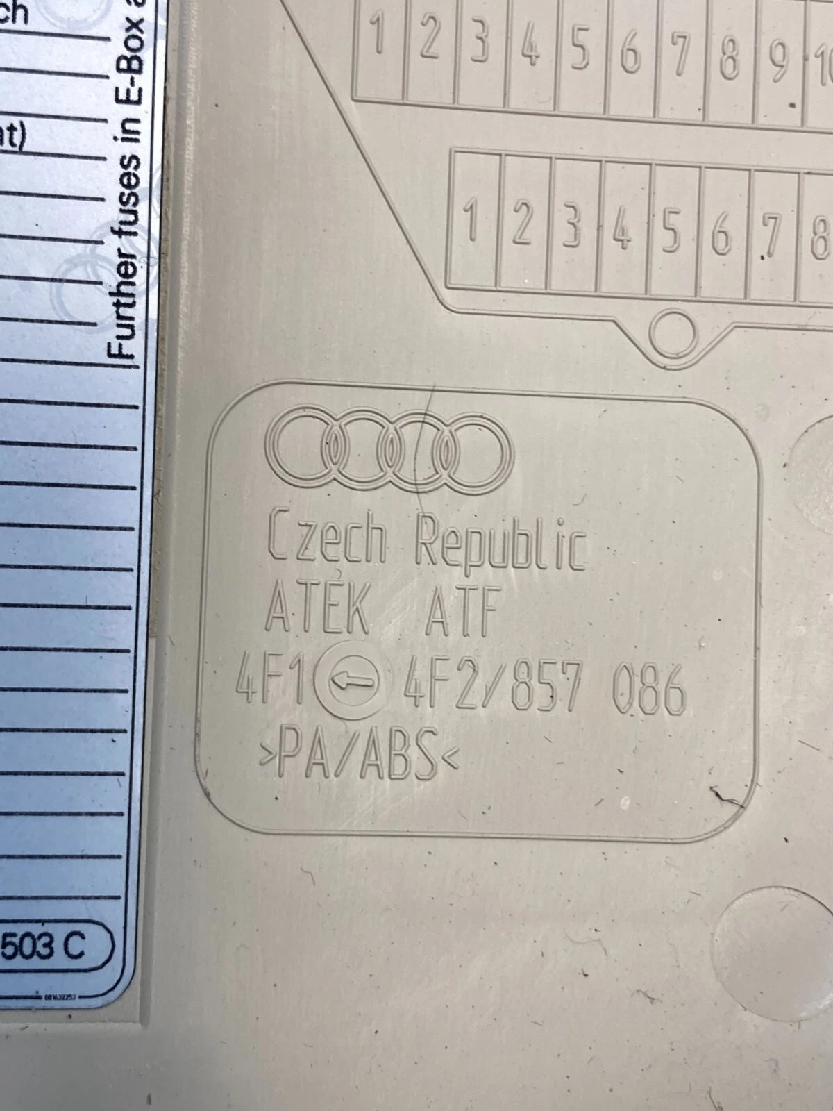 2007-2011 AUDI A6 DASH RIGHT PASSENGER SIDE END CAP COVER 4F2-857-086 OEM