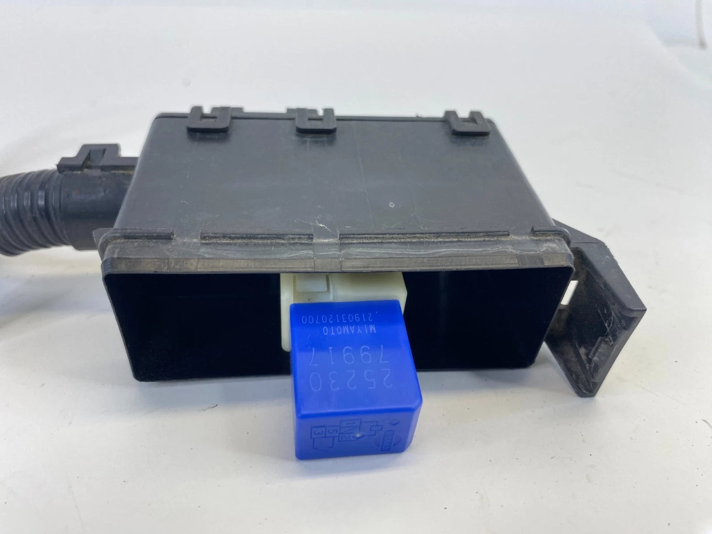 2012-2019 NISSAN VERSA ENGINE 1.6L SEDAN ENGINE FUSE JUNCTION BOX 24372-1HK0A
