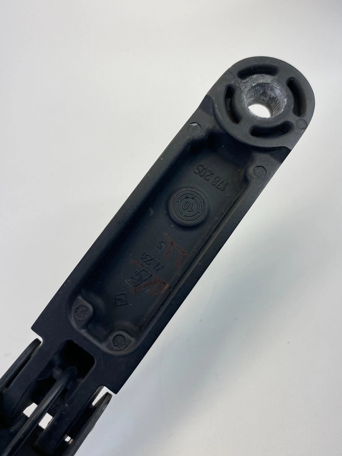 2009-2012 VOLKSWAGEN VW CC SEDAN FRONT RIGHT PASSENGER WINDSHIELD WIPER ARM OEM