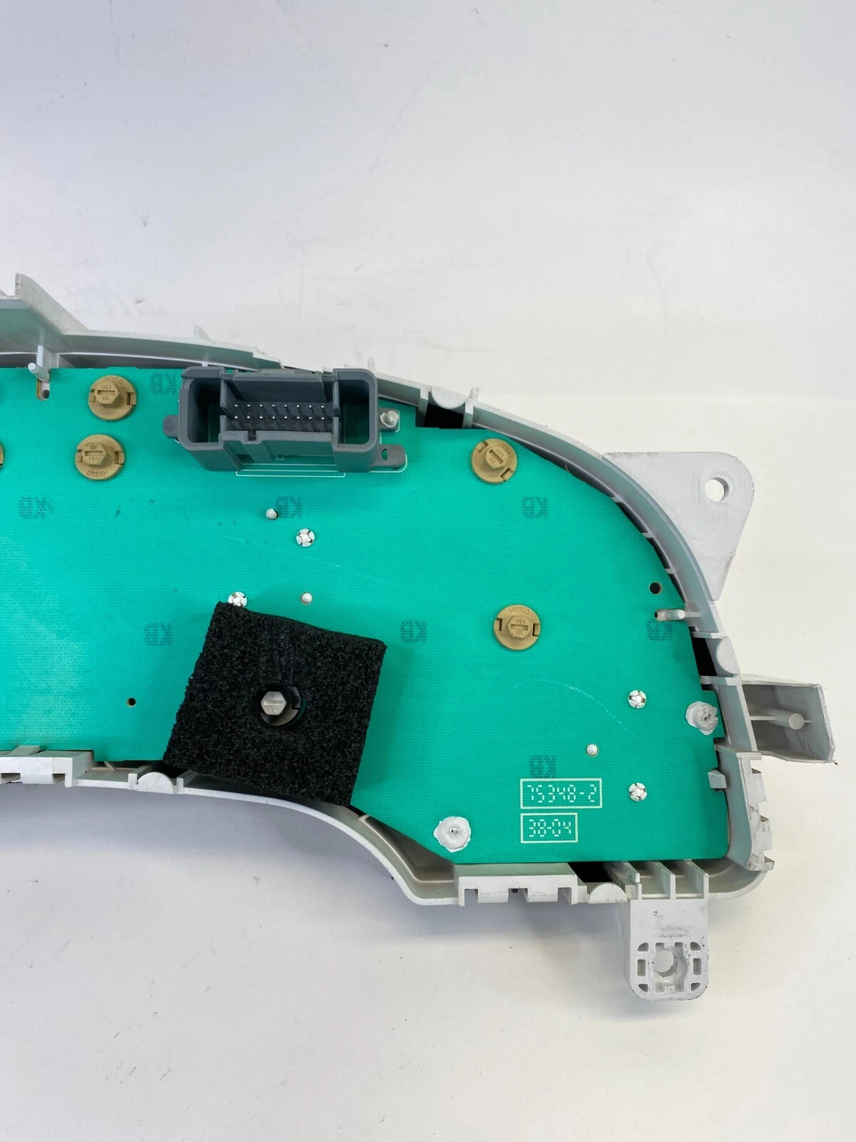 2004-2005 SATURN VUE DASH SPEEDOMETER INSTRUMENT CLUSTER ASSEMBLY OEM 22723716