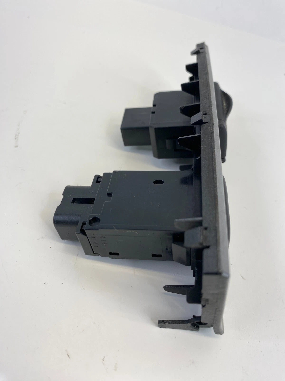 03 04 05 06 07 08 Pontiac Vibe Power Outlet 115V / 100W Plug Silver Trim OEM