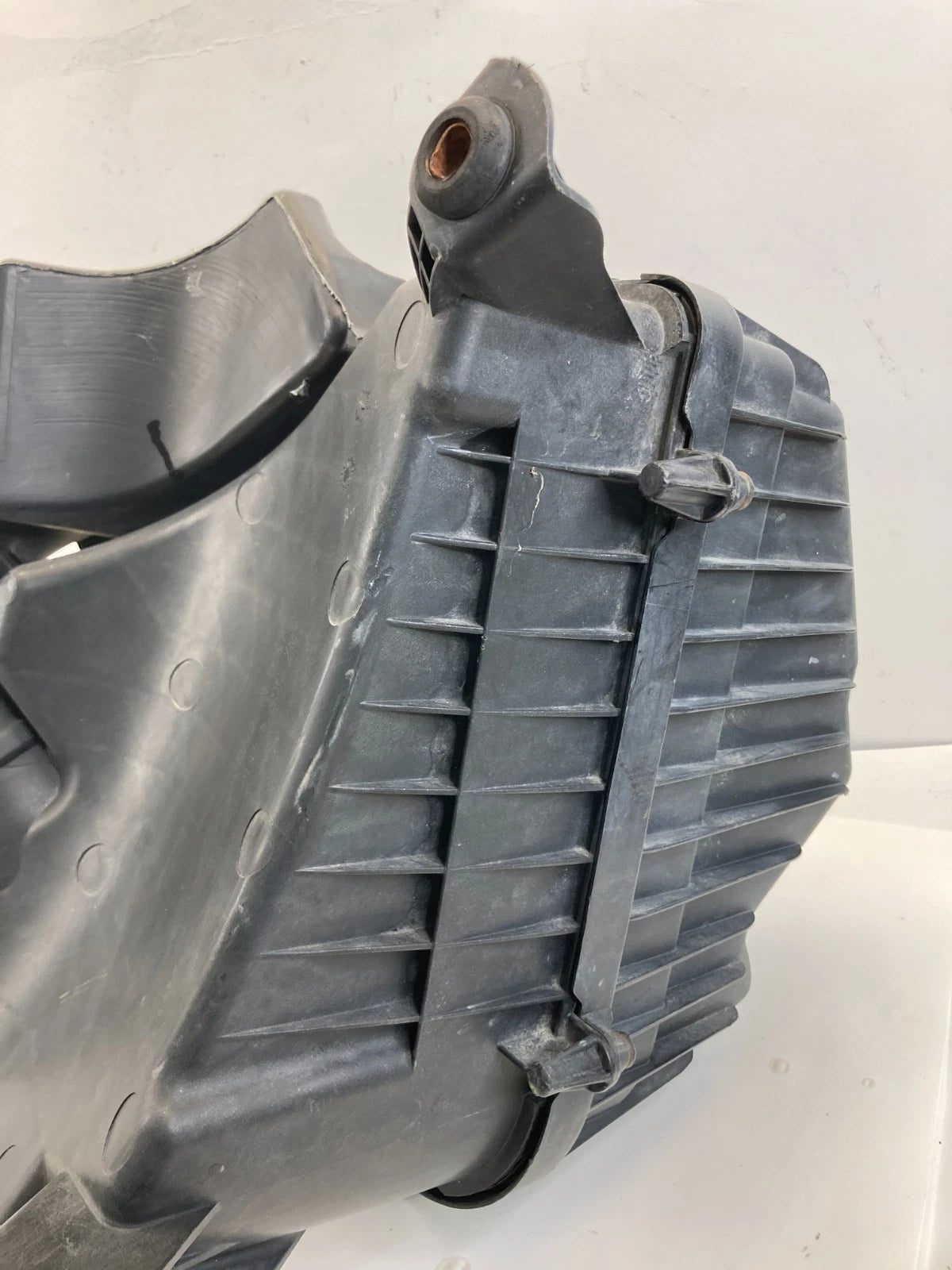 2009-2017 CHEVROLET TRAVERSE ENGINE AIR CLEANER FILTER INTAKE BOX HOUSING OEM