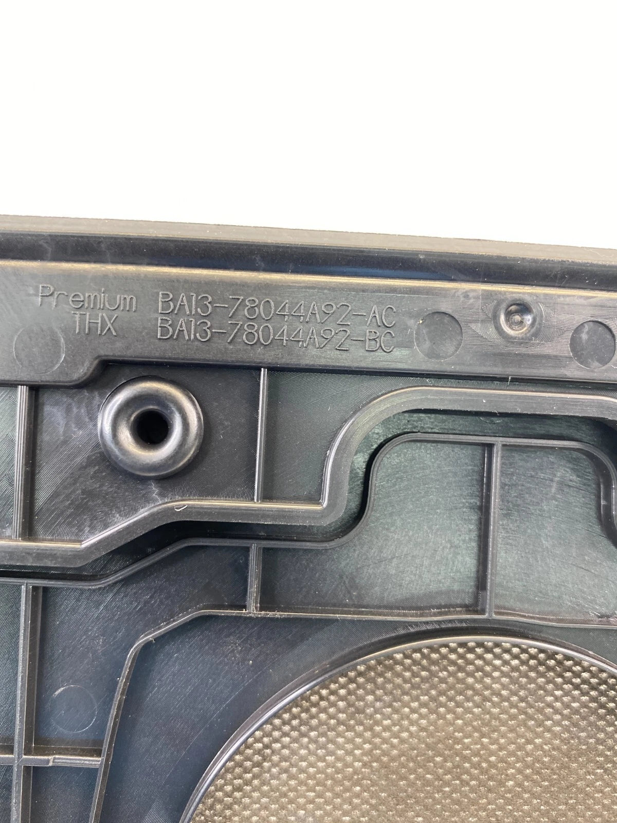 2011-2015 LINCOLN MKX UPPER CENTER DASH SPEAKER COVER TRIM BA13-78044A92-AC OEM