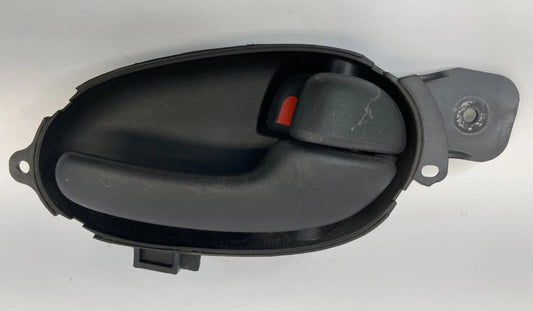 02-09 CHEVY CHEVROLET TRAILBLAZER REAR RIGHT SIDE INTERIOR DOOR HANDLE 107602