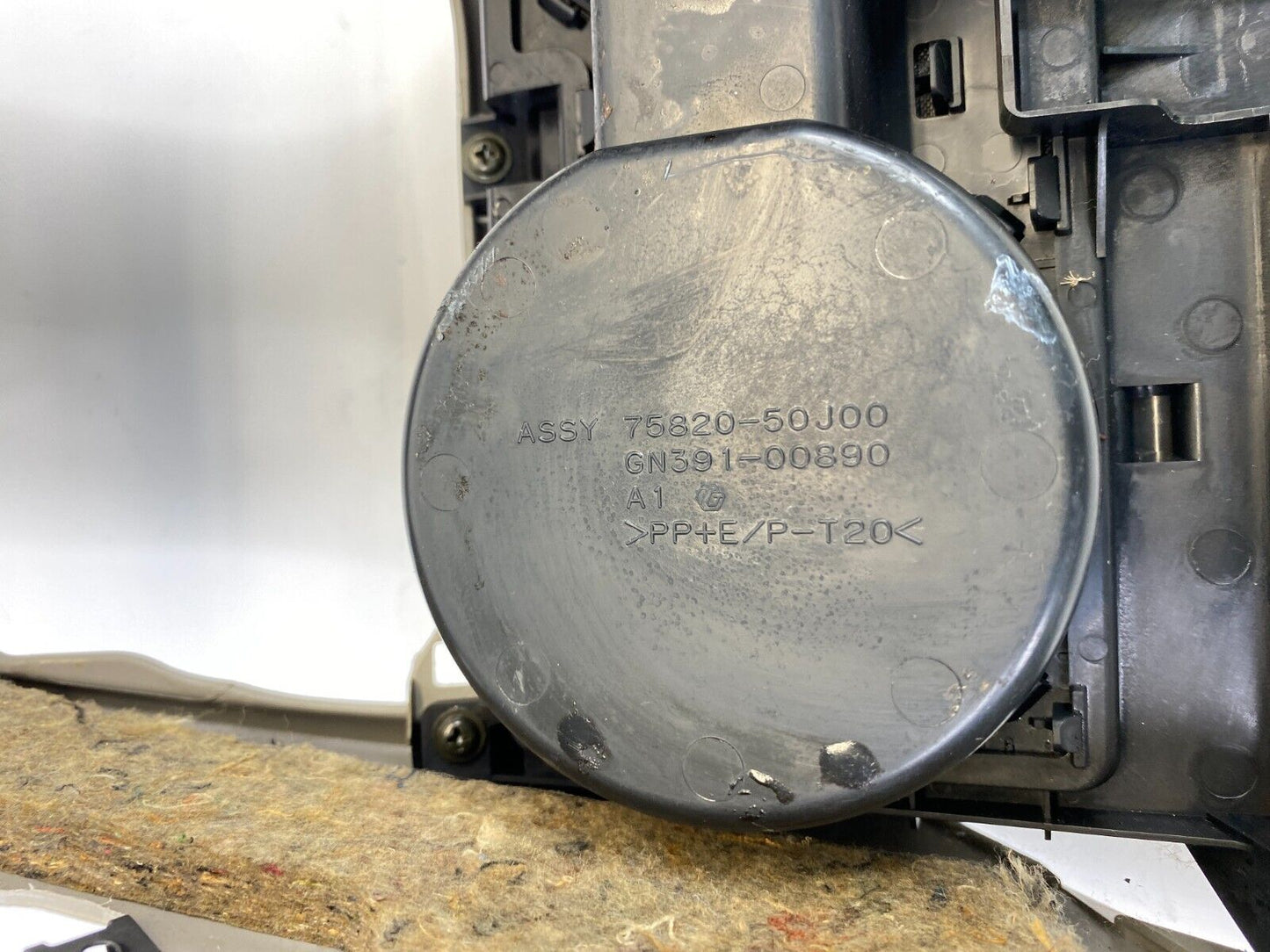 2003-2006 Suzuki XL-7 Center Console Slide Roller Cup Holder W/ Shifter Bezel