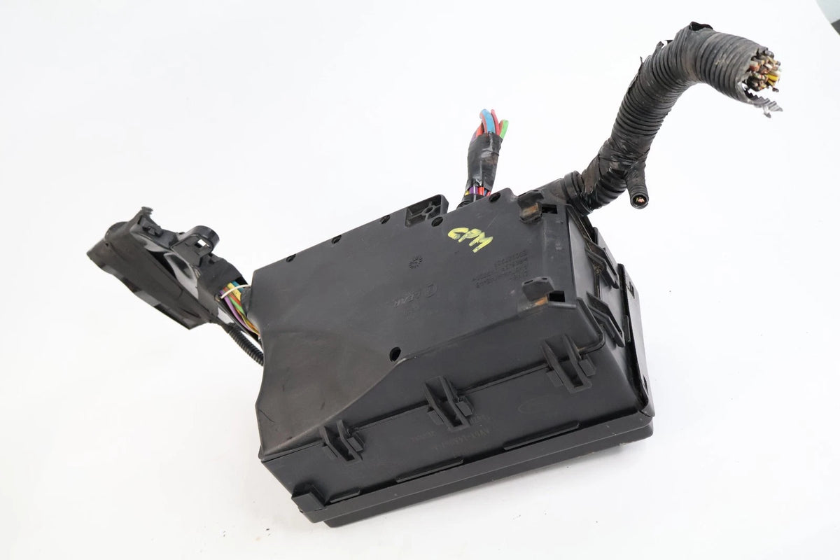 2013-2016 FORD ESCAPE 1.6L L4 ENGINE COMPARTMENT FUSE BOX RELAY JUNCTION BLOCK