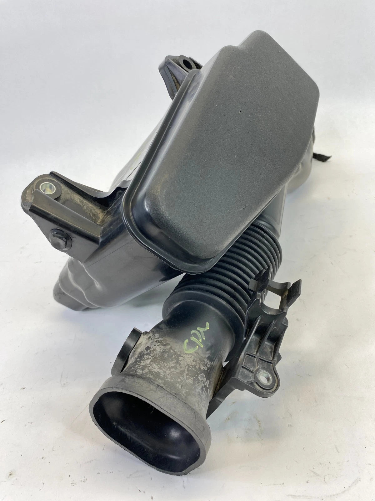 2010 2011 TOYOTA PRIUS 1.8L ENGINE AIR INSTAKE RESONATOR ASSY 17750-37010 OEM
