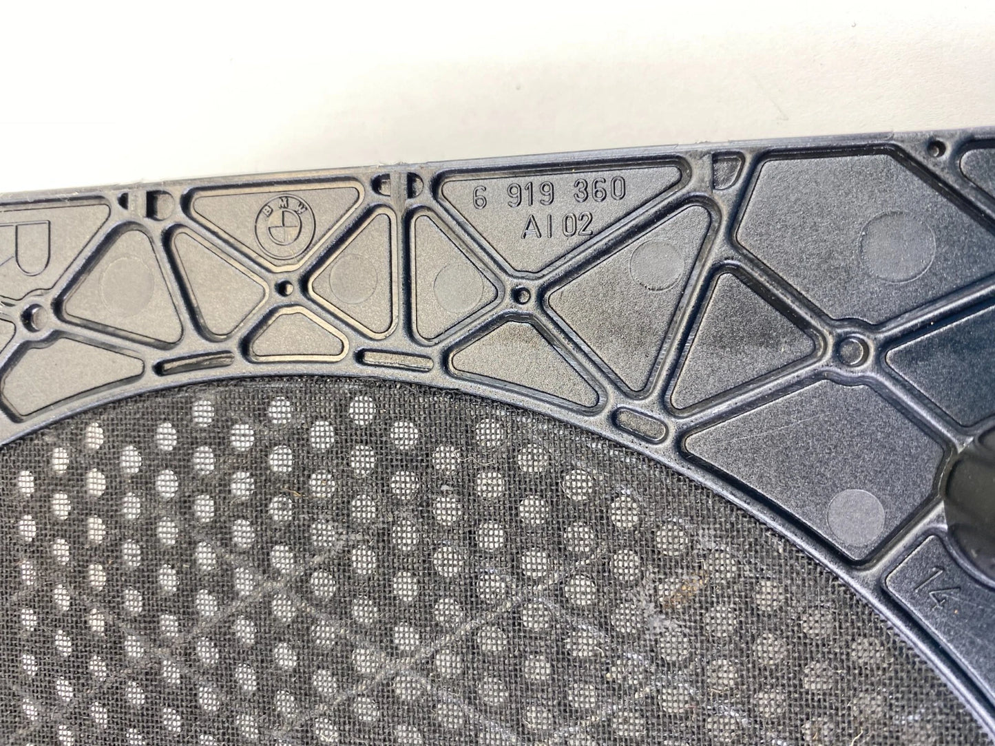 2004-2007 BMW 530I 525I RIGHT DOOR SUB WOOFER SPEAKER COVER TRIM GRILLE 6919360
