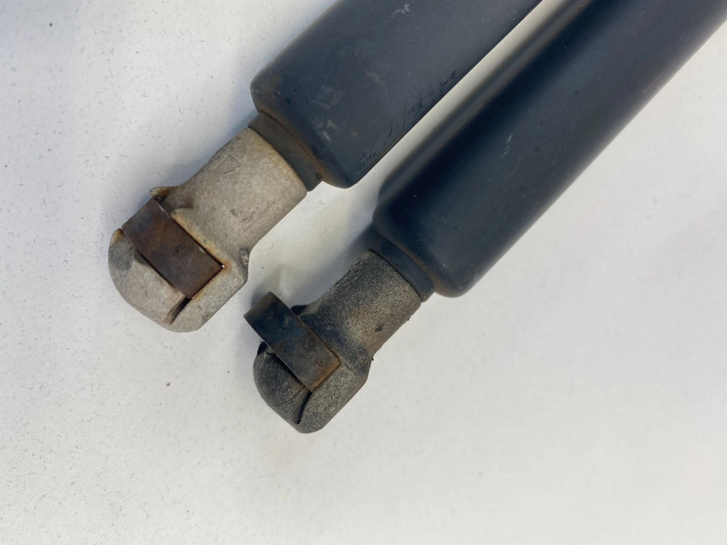 2001-2003 INFINITI QX4 REAR HATCH TAILGATE SUPPORT SHOCK STRUTS PAIR 90450-1W512