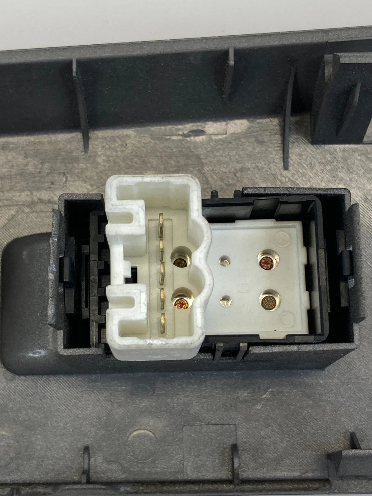 04-09 TOYOTA PRIUS FRONT RIGHT PASSENGER DOOR WINDOW SWITCH BEZEL OEM 7423147090