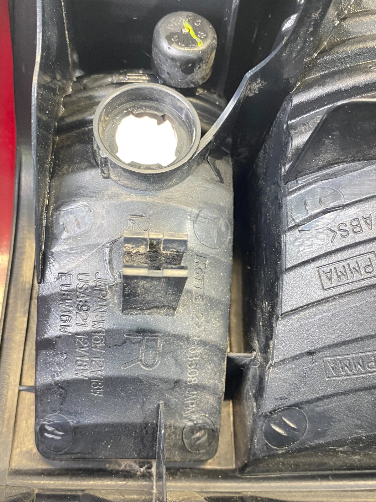 1999-2004 NISSAN PATHFINDER REAR RIGHT PASSENGER SIDE TAIL LIGHT LAMP OEM