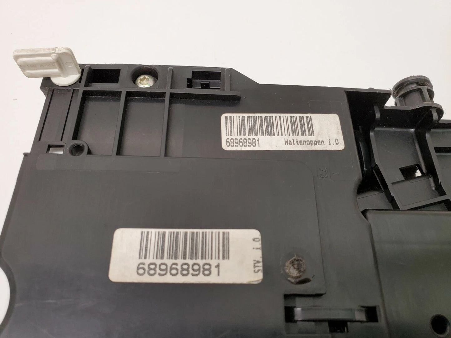2001-2006 BMW 325CI RIGHT POWER DISTRIBUTION FUSE RELAY BOX PANEL 8364542 OEM