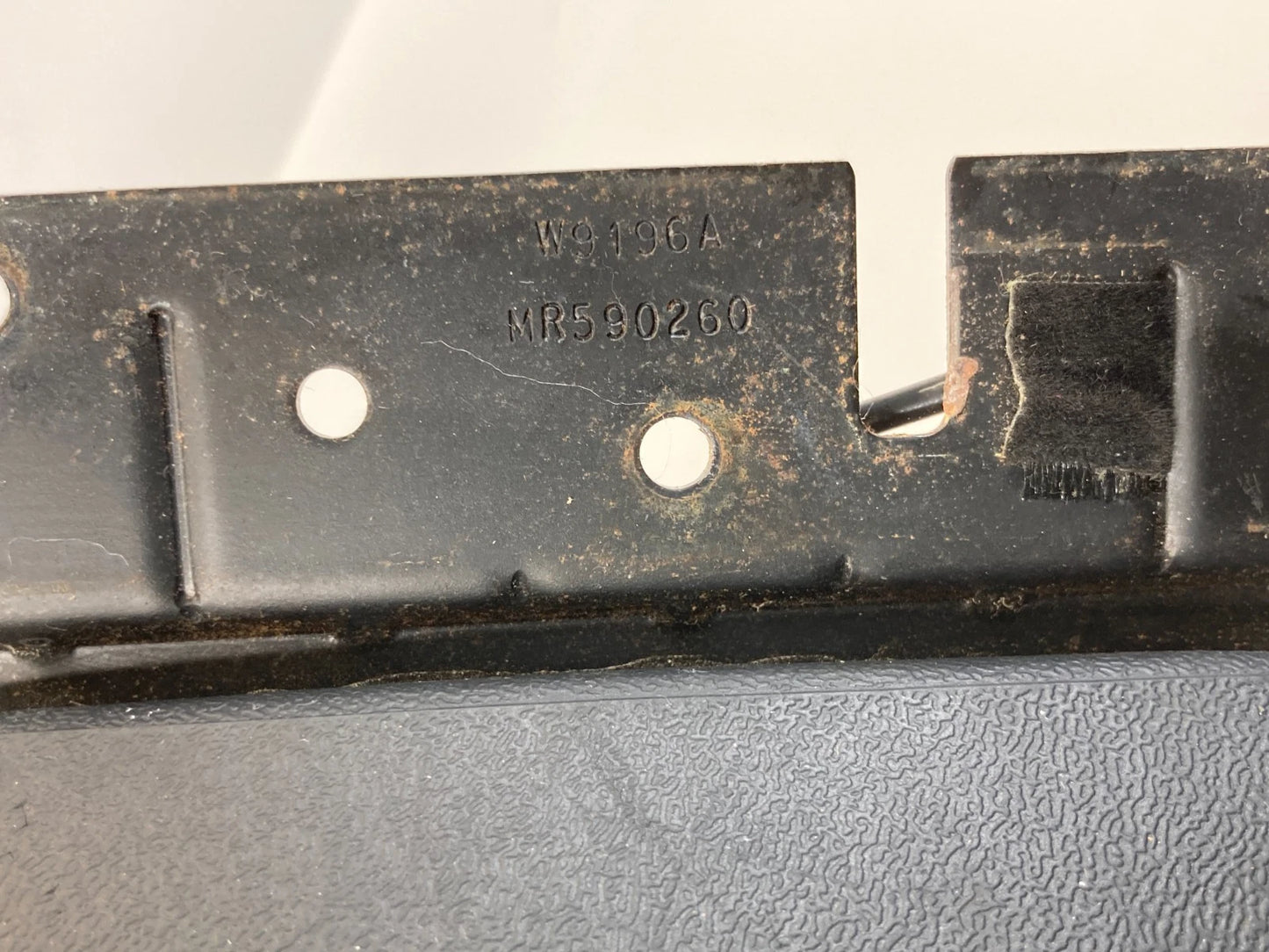 04-12 MITSUBISHI GALANT CENTER CONSOLE ARMREST ARM REST LID COVER MR590268 OEM