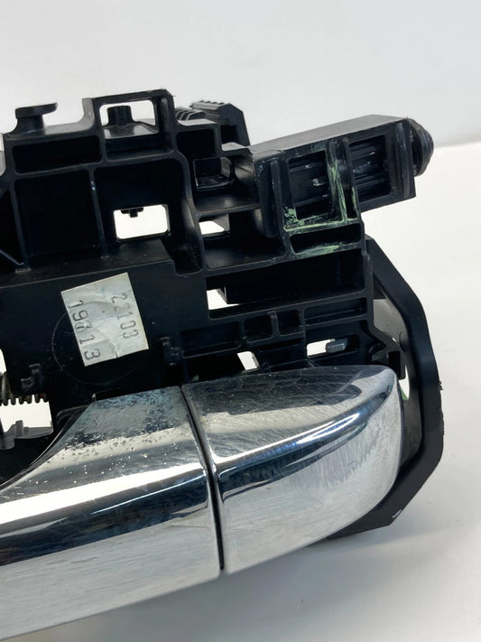 2011-2020 DODGE JOURNEY OUTER DOOR HANDLE AND MOUNT BRACKET FRONT RIGHT 4589861