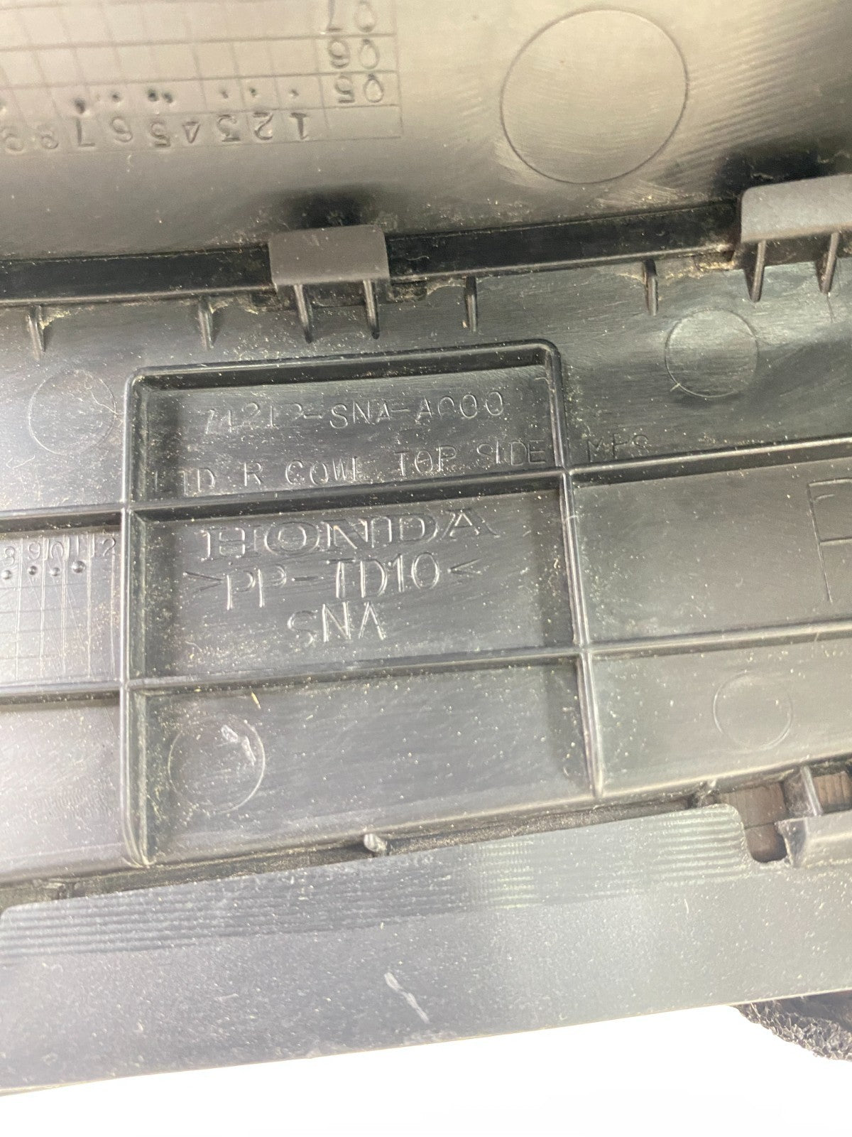 06-11 Honda Civic Sedan Front Right Windshield Cowl End Cap Cover 74212SNAA000