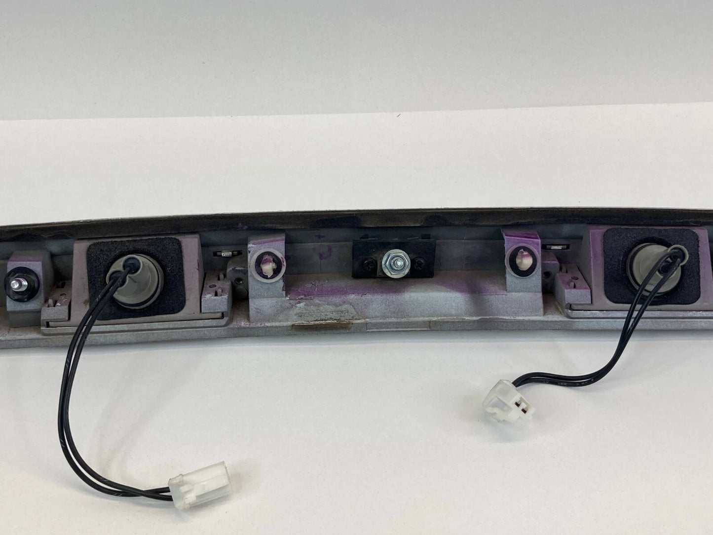 2008 2009 KIA SPECTRA REAR TRUNK HANDLE LICENSE LIGHT GARNISH MOLDING BEZEL OEM