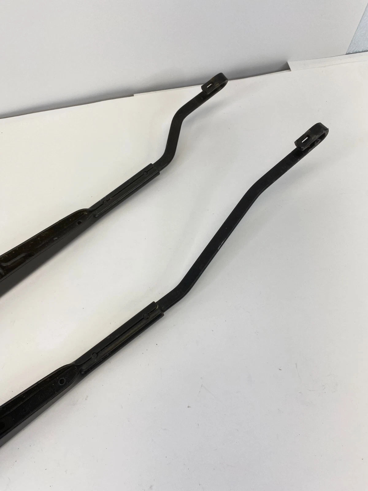 2005-2010 CHRYSLER 300 FRONT RIGHT & LEFT WINDSHIELD WIPER ARM PAIR SET OEM
