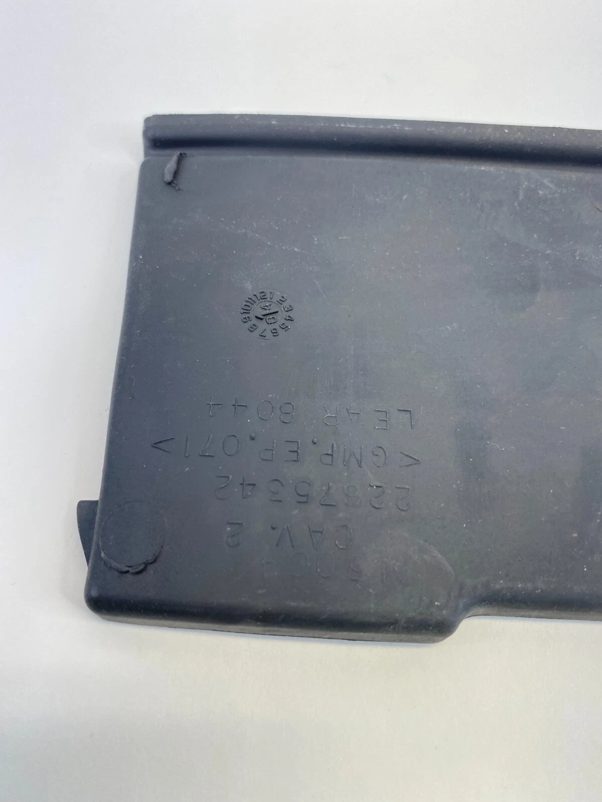 2002-2007 SATURN VUE DASH LOWER STORAGE RUBBER MAT FRONT OEM FACTORY 22675342
