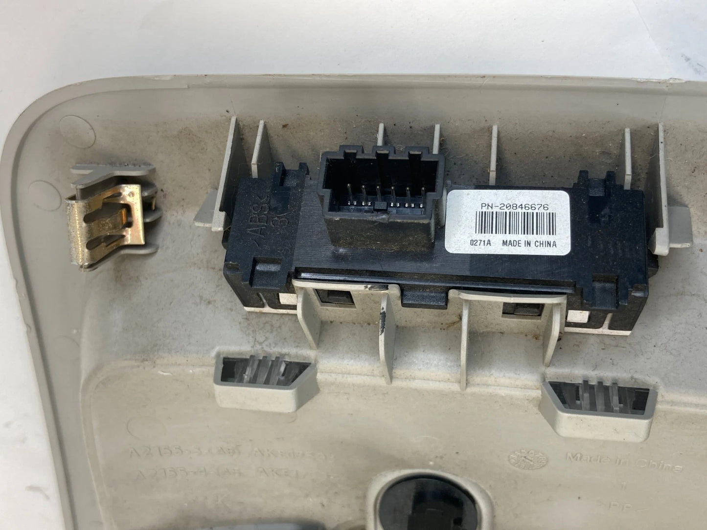 2010 2011 GMC Terrain w/Sunroof Overhead Console Dome Map Light Lamp 20901001