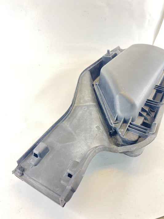 04-07 BMW 530I 525I RIGHT INTAKE MANIFOLD MICROFILTER HOUSING COVER 64316939722