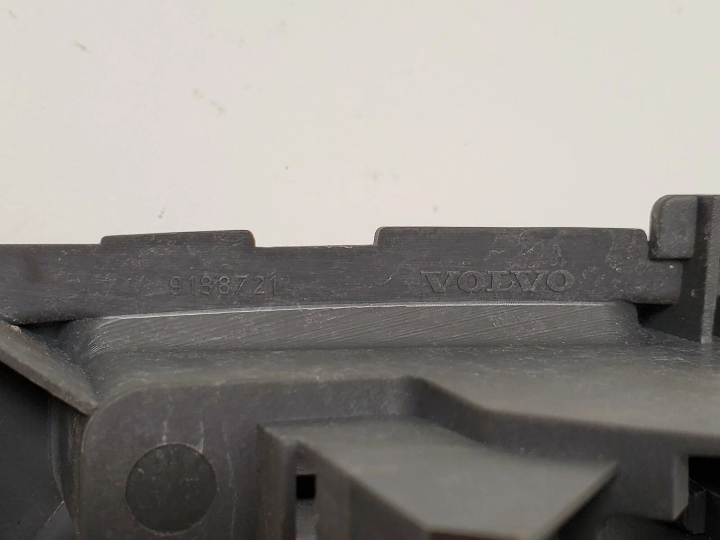 2001-2009 VOLVO S60 REAR RIGHT SEAT FOLD DOWN RELEASE HANDLE RH 9188721 OEM