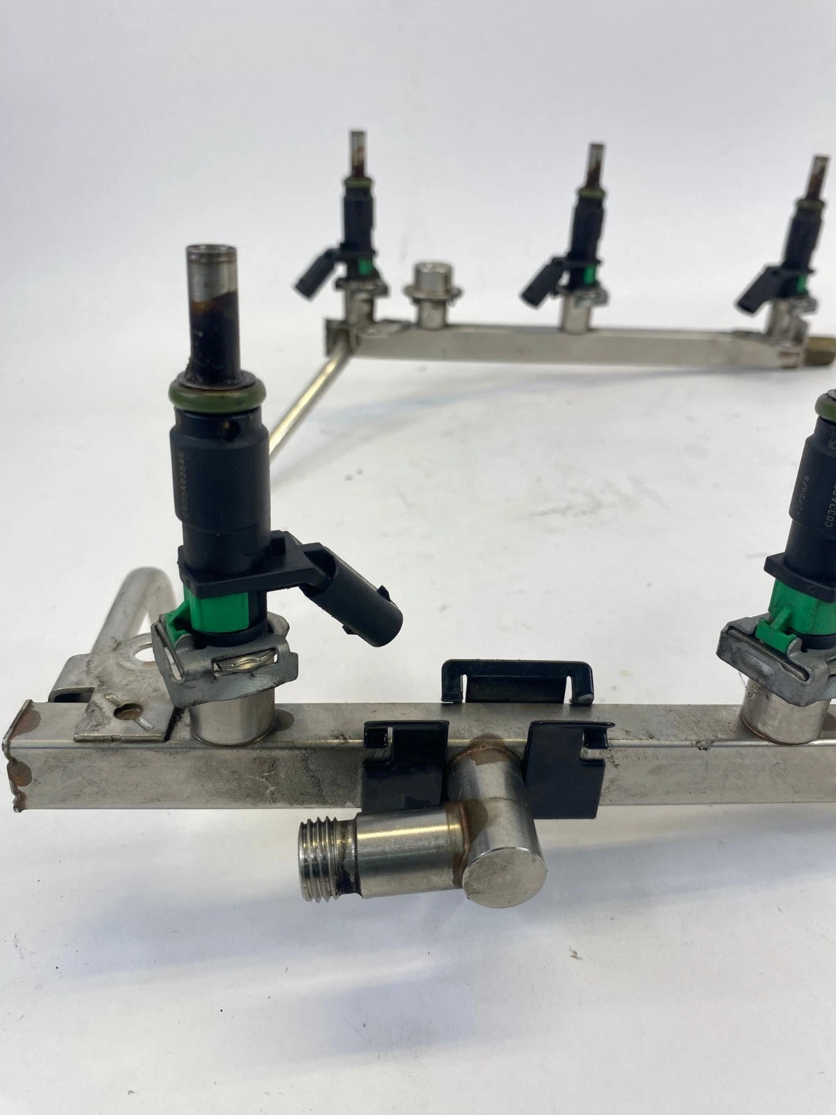 2010-2012 MERCEDES-BENZ GLK-350 FRONT ENGINE FUEL INJECTORS RAIL OEM A2720701395