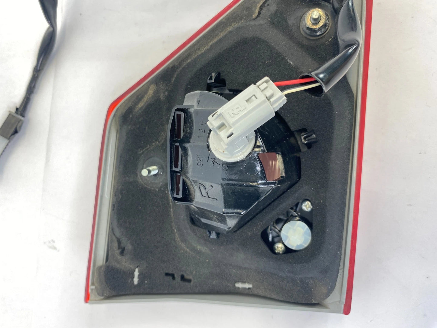 2011-2013 TOYOTA COROLLA REAR RIGHT SIDE INNER LID TAIL LIGHT TAILLIGHT LAMP OEM