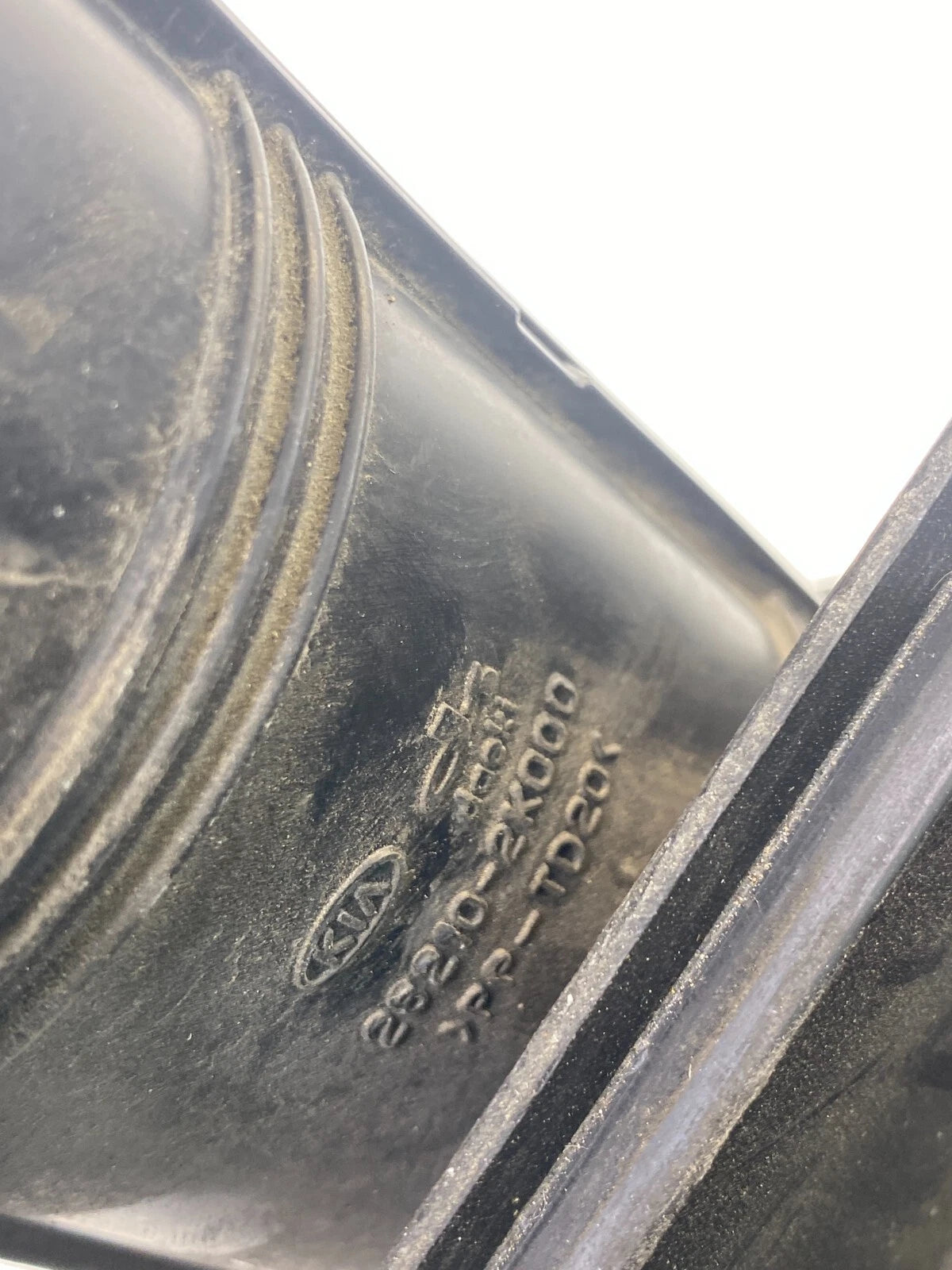 2010 2011 KIA SOUL 1.6L AIR CLEANER INTAKE BOX LOWER HOUSING & DUCT 28210-2K000