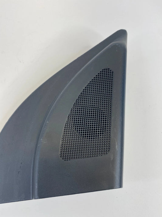 12-17 HYUNDAI ACCENT FRONT RIGHT INNER DOOR CORNER COVER W/ TWEETER 87661-1R020