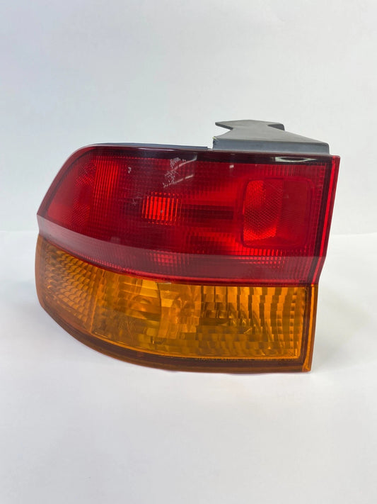2002-2004 HONDA ODYSSEY REAR LEFT DRIVER SIDE TAIL LIGHT OUTER TAILLIGHT OEM