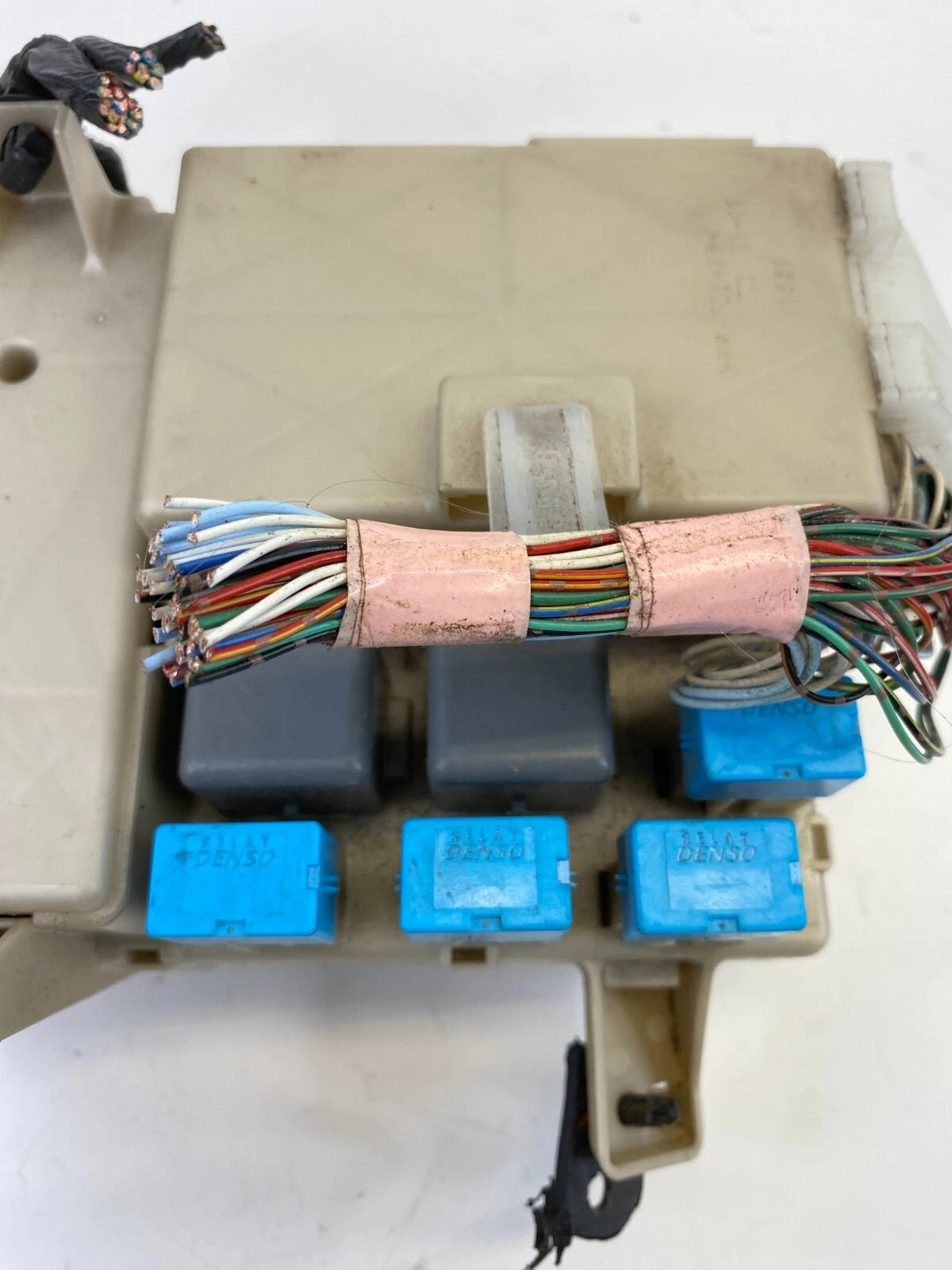 2003-2005 TOYOTA CAMRY INTERIOR CABIN FUSE BOX RELAY BLOCK FRONT LEFT 8273006140