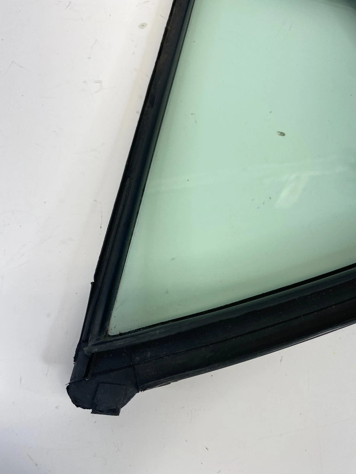 2011-2016 KIA OPTIMA REAR RIGHT BACK SIDE DOOR VENT WINDOW GLASS FIXED OEM
