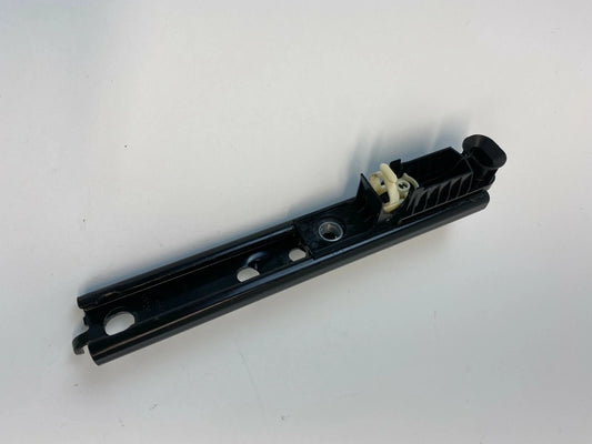 2000 2001 2002 FORD FOCUS FRONT SEAT BELT ADJUSTER HEIGHT MOUNT 5205137-00B OEM
