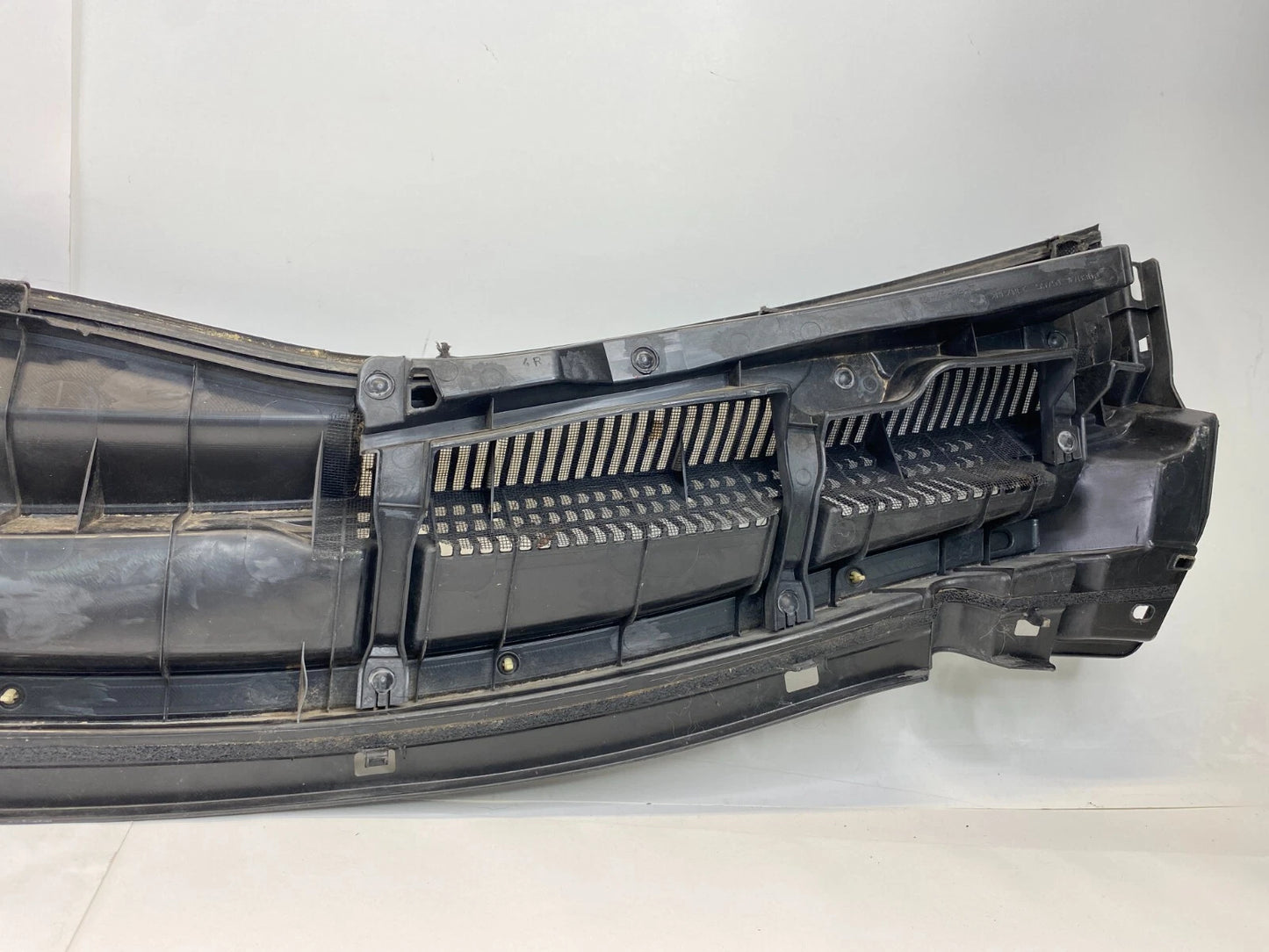 2010-2015 TOYOTA PRIUS FRONT WINDSHIELD WIPER COWL GRILLE PANEL 55781-47110 OEM