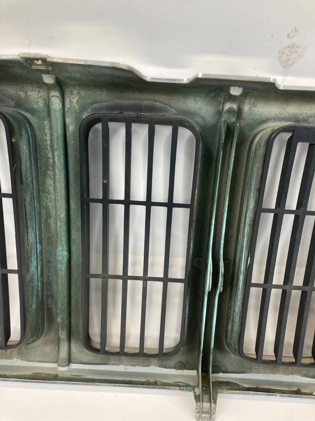 1996-1998 JEEP GRAND CHEROKEE FRONT BUMPER GRILLE GUARD RADIATOR ASSEMBLY OEM