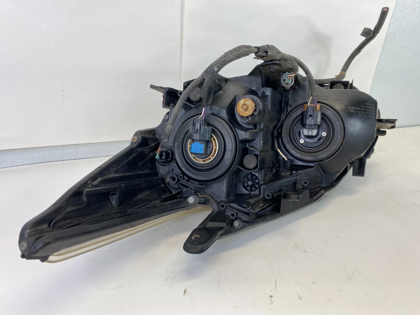 2010-2011 TOYOTA PRIUS RIGHT PASSENGER SIDE HEADLIGHT HEAD LAMP ASSEMBLY OEM