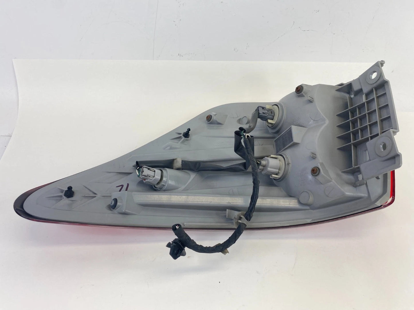 2013-2016 NISSAN PATHFINDER LEFT DRIVER OUTER QUARTER TAIL LIGHT LAMP OEM