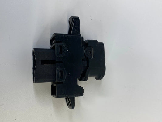 2013-2017 HYUNDAI ACCENT REAR SIDE DOOR POWER WINDOW CONTROL SWITCH 93581-1R001