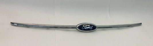 13-19 FORD TAURUS REAR TRUNK DEAD LID TRIM MOLDING W/O CAMERA DG13-54425A22A OEM