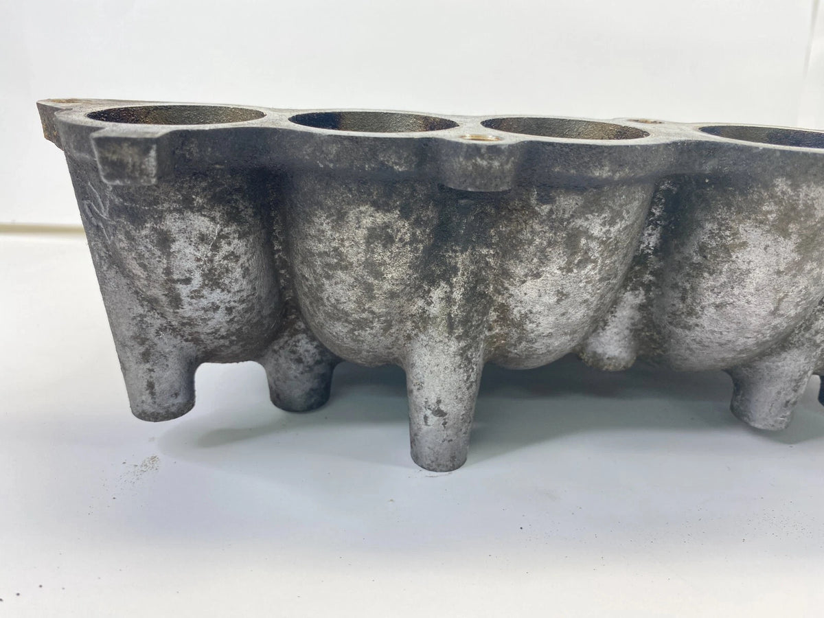 1996-2002 TOYOTA 4RUNNER 3.4L V6 6 CYL INTERMEDIATE INTAKE MANIFOLD PLENUM OEM