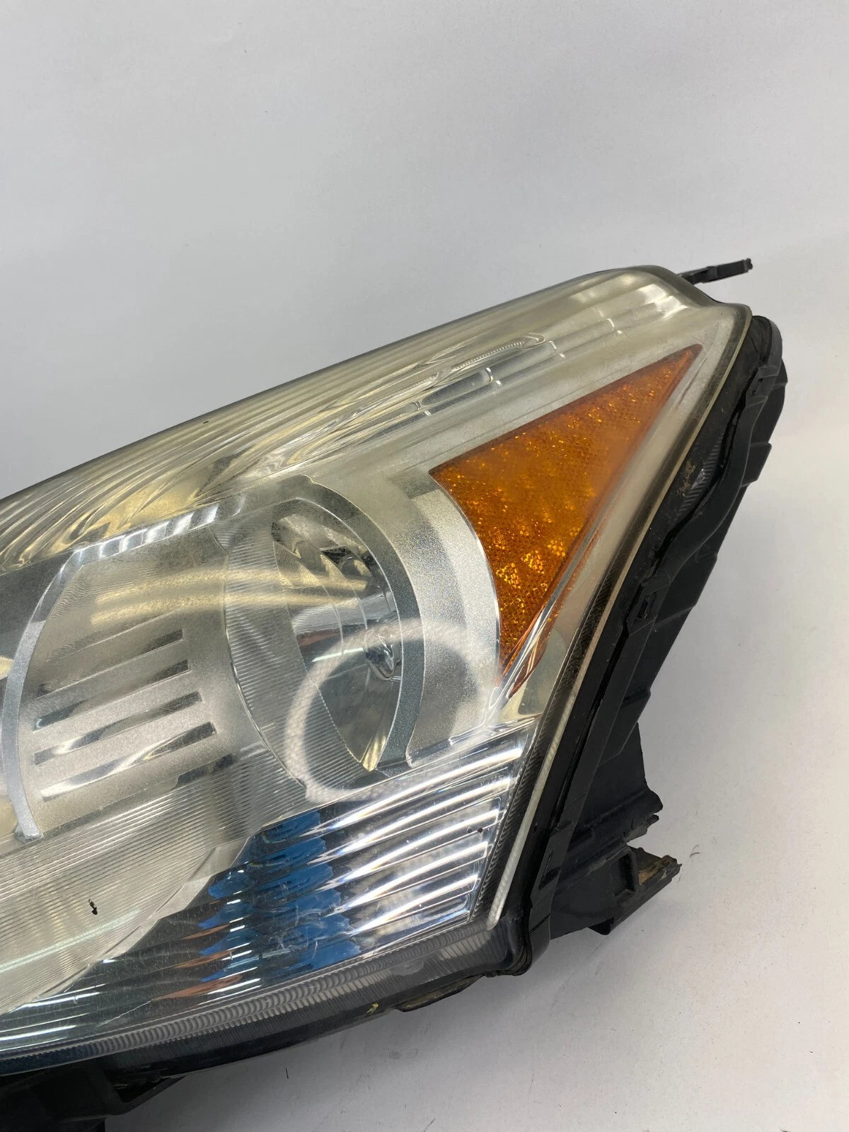 2009-2012 CHEVROLET TRAVERSE HEADLIGHT HEADLAMP HEAD LAMP FRONT LEFT OEM