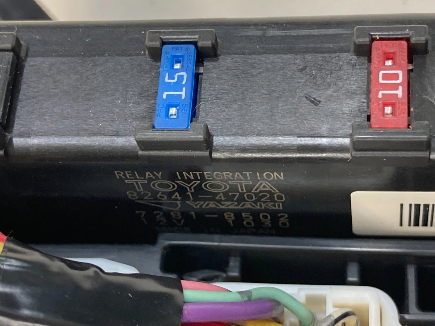 2007-2012 TOYOTA YARIS ENGINE FUSEBOX FUSE BOX RELAY MODULE 82641-47020 OEM