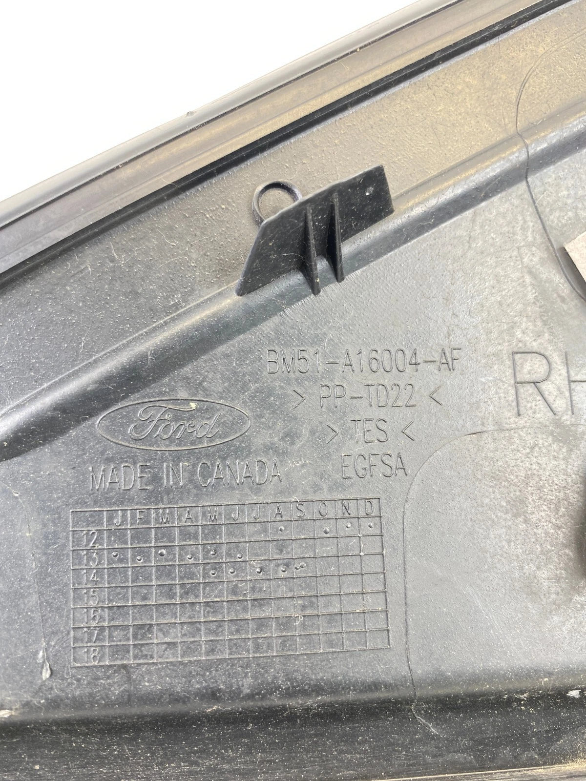 2012-2018 FORD FOCUS FRONT RIGHT FENDER OUTER DOOR CORNER COVER BM51-A16004AF