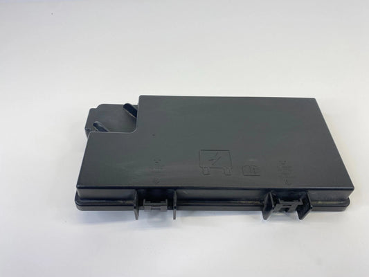 2011-2013 CHRYSLER TOWN & COUNTRY FUSE RELAY BOX BATTERY COVER LID R62337-001