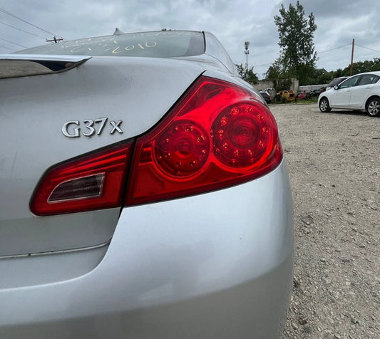 2009-2013 INFINITI G37 SEDAN TAILLIGHT RH INNER TRUNK MOUNTED LAMP OEM FACTORY