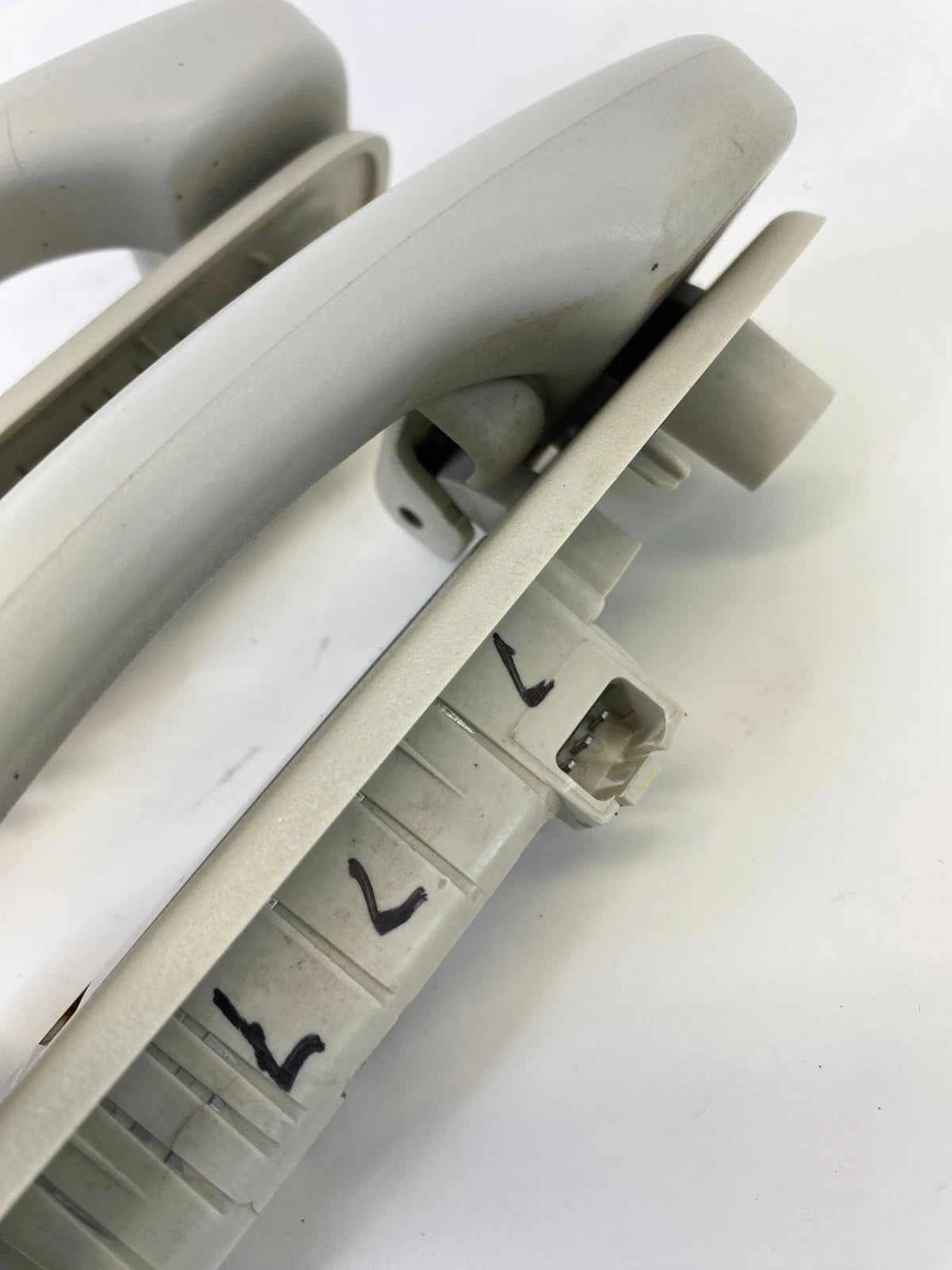 08-10 CHRYSLER 300 ROOF REAR RIGHT & LEFT BACK INTERIOR GRAB HANDLE W/ LIGHT OEM