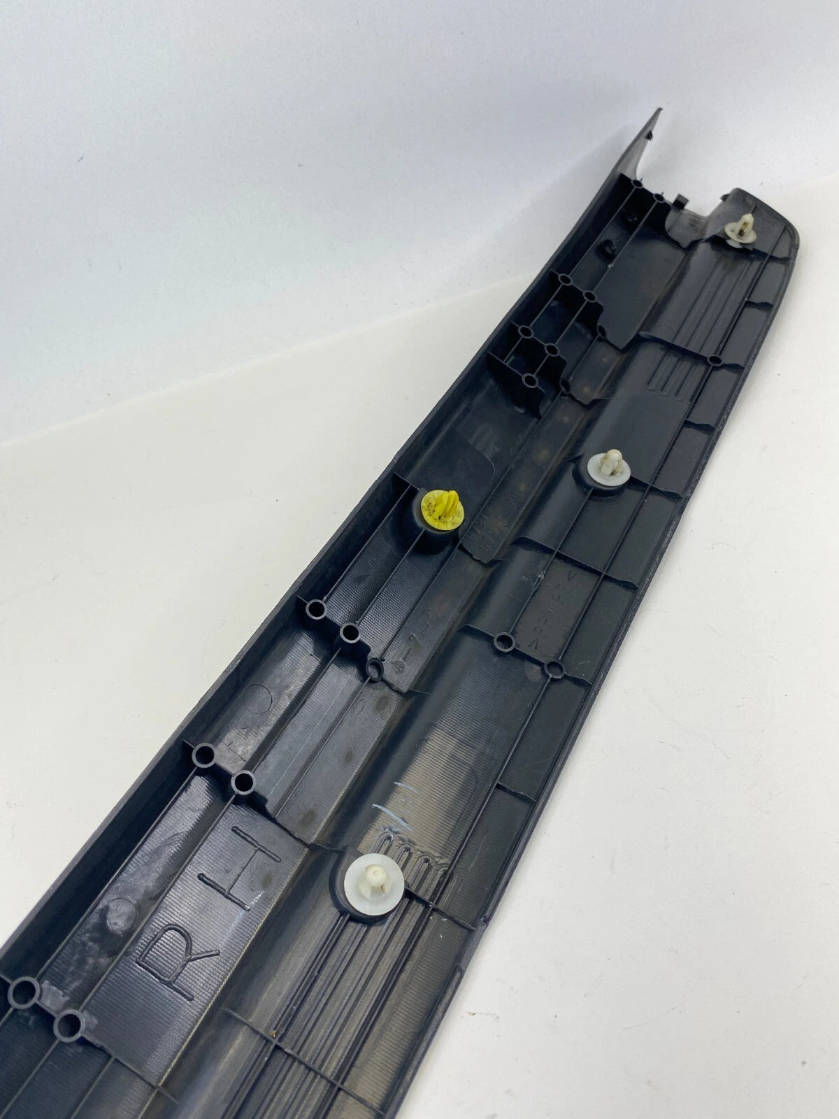 00-05 TOYOTA CELICA RIGHT SIDE DOOR SCUFF SILL PLATE COVER PANEL 6791320240 OEM