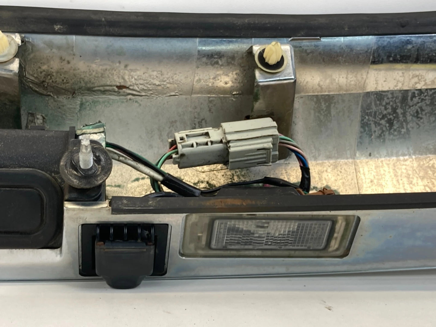 2010-2015 GMC TERRAIN TAILGATE LIFTGATE TRIM GARNISH MOLDING BEZEL W/ CAMERA