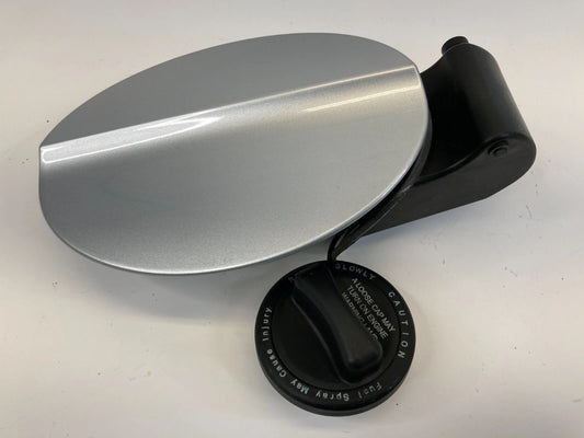 2006-2011 MERCEDES CLS500 FUEL FILLER GAS DOOR WITH CAP OEM FACTORY A2105849717