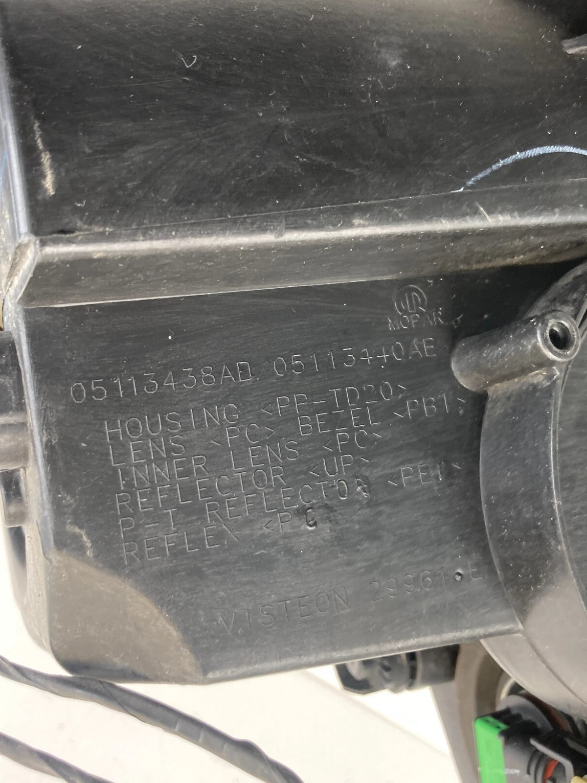 2009-2014 VW ROUTAN FRONT RIGHT PASSENGER SIDE HEADLIGHT HEADLAMP 05113438AD OEM